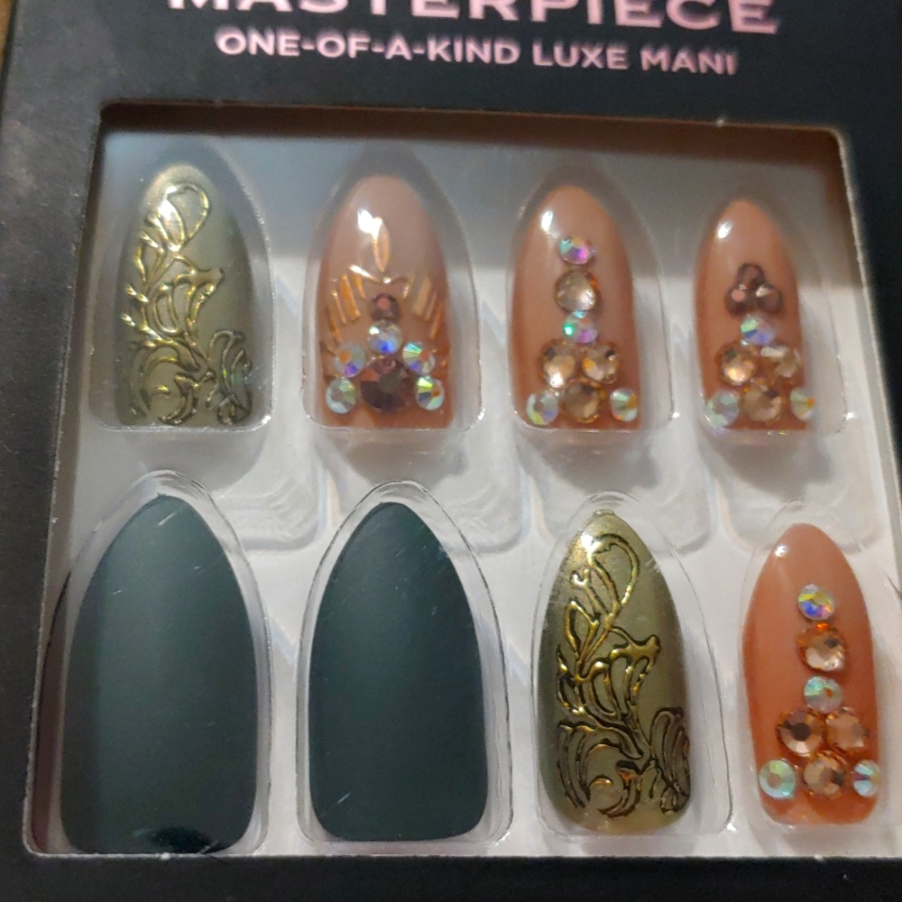 Kiss Masterpiece one of a kind Luxe mani